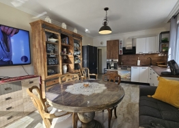 Eine große, schöne Dreizimmerwohnung in einer gemütlichen Familienanlage. Foto 3