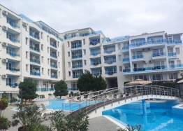 Prostorný třípokojový apartmán s výhledem na bazén, 300 metrů od moře. Foto 1