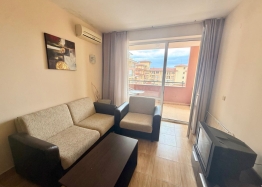 Apartment with a view of the large complex area. Photo 15