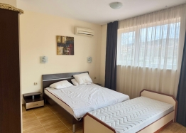 Apartment with a view of the large complex area. Photo 19