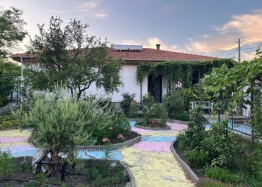 Отличный дом с тремя спальнями и красивым садом. Фото 1