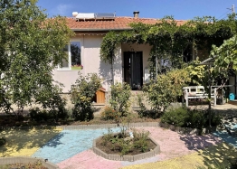 Отличный дом с тремя спальнями и красивым садом. Фото 6