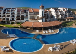 Dwupokojowe mieszkanie nad morzem w kompleksie Sveti Vlas Morski Far. Zdjęcie 1 Dwupokojowe mieszkanie nad morzem w kompleksie Sveti Vlas Morski Far. Zdjęcie 1