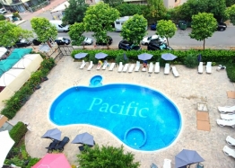 Spacious apartment with pool view. Photo 8