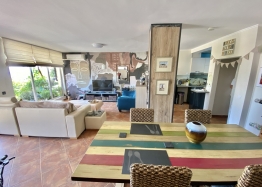 Čtyřpokojový apartmán s výhledem na moře. Foto 3