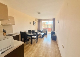 Apartment with a view of the large complex area. Photo 12