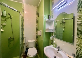 Простора студія з видом на басейн. Фото 10