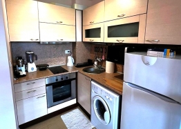 Excellent studio with a pool view in a good complex. Photo 3