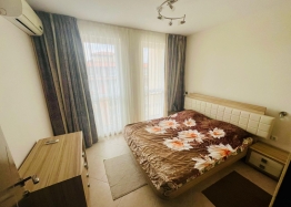 One bedroom apartment in a great complex. Photo 3