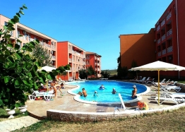 Jednopokojový apartmán ve velkém komplexu na pobřeží. Foto 1 Jednopokojový apartmán ve velkém komplexu na pobřeží. Foto 1