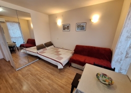 Excellent studio with pool view in a good complex. Photo 2