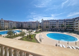 Apartment mit Poolblick in einer großen Anlage. Foto 1