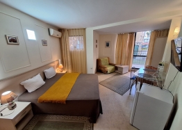 Простора студія з чудовою локацією. Фото 2