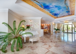 One-bedroom apartment in a luxury complex. Photo 9