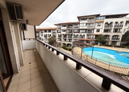 Апартамент с видом на бассейн в комплексе Arena 1. Фото 11