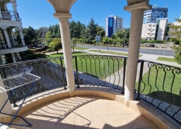 Spacious apartment in a large complex. Photo 3