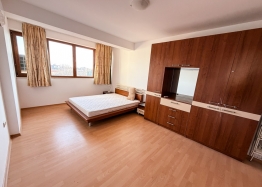 Large two bedroom apartment in the resort centre. Photo 3