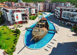 Apartment in a large complex on the first line. Photo 1