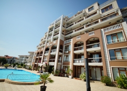 Two-room apartment with pool view in luxury complex. Photo 1