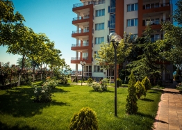 Apartment with a pool view on the first line. Photo 16