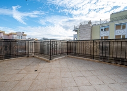 Geräumige Wohnung mit großem Balkon in einem Gebäude mit geringer Wartungsgebühr. Foto 7