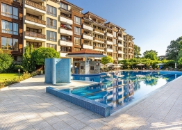 Vynikající apartmán s výhledem na bazén v kvalitním komplexu. Foto 4