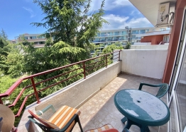 Apartment in a large complex on the first line. Photo 3