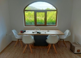 Будинок з ділянкою та новими меблями у чудовому селі. Фото 10