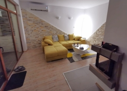 Будинок з ділянкою та новими меблями у чудовому селі. Фото 12