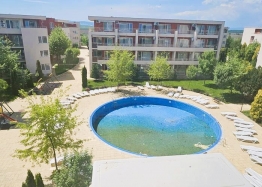 Двухкомнатная квартира с видом на бассейн в большом семейном комплексе. Фото 8