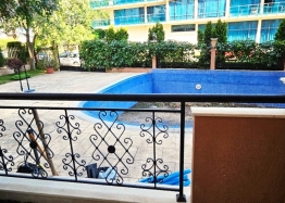 Красивая двухкомнатная квартира с видом на бассейн. Фото 6