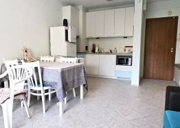 Třípokojový apartmán v docházkové vzdálenosti od moře za vynikající cenu. Foto 10