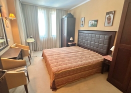 Dvoupokojový apartmán s krásným výhledem na bazén v luxusním komplexu. Foto 4