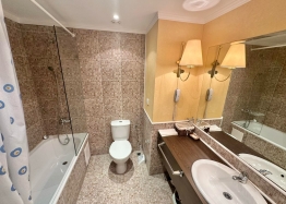 Dvoupokojový apartmán s krásným výhledem na bazén v luxusním komplexu. Foto 8