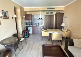Dvoupokojový apartmán s krásným výhledem na bazén v luxusním komplexu. Foto 3