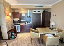 Dvoupokojový apartmán s krásným výhledem na bazén v luxusním komplexu. Foto 11