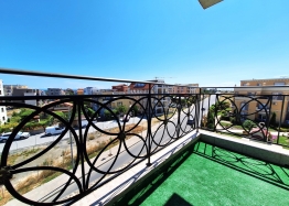 Excellent large studio in a luxury complex in Ravda. Photo 6