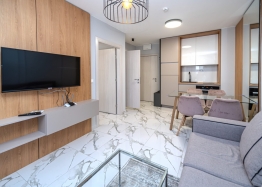 Stilvolle Zweizimmerwohnung in einem neuen Luxuskomplex an der Küste. Foto 1