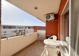Krásný dvoupokojový apartmán s výhledem na bazén ve velkém známém komplexu. Foto 10