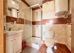 Krásný dvoupokojový apartmán s výhledem na bazén ve velkém známém komplexu. Foto 11