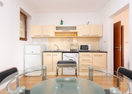 Geräumiges Zweizimmerapartment mit Poolblick, 500 Meter vom Meer entfernt. Foto 5