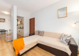 Geräumiges Zweizimmerapartment mit Poolblick, 500 Meter vom Meer entfernt. Foto 15