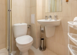 Geräumiges Zweizimmerapartment mit Poolblick, 500 Meter vom Meer entfernt. Foto 11