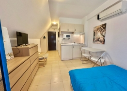 A stylish and cozy studio in the very center of the resort. Photo 4