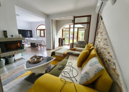 Будинок з ділянкою та новими меблями у чудовому селі. Фото 3