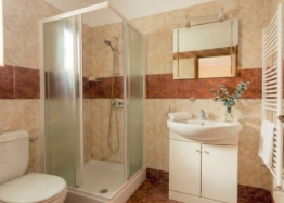 Schönes Studio-Apartment in einer großen Wohnanlage. Foto 4