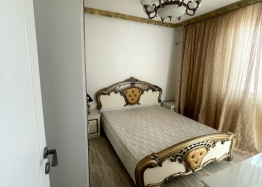 Новая красивая трехкомнатная квартира в жилом доме в центре Равды. Фото 2
