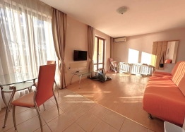 Apartmán s velkou terasou a výhledem na moře v první řadě. Foto 6