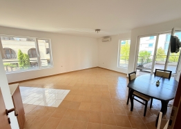 Przestronny dwupokojowy apartament 400 metrów od morza. Zdjęcie 3