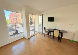Przestronny dwupokojowy apartament 400 metrów od morza. Zdjęcie 4